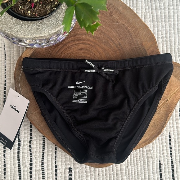 Nike - Picture 5 of 8